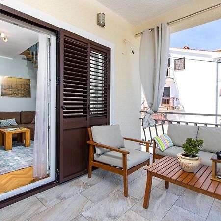 And Charming Apartment In Vantacici Malinska Exteriör bild