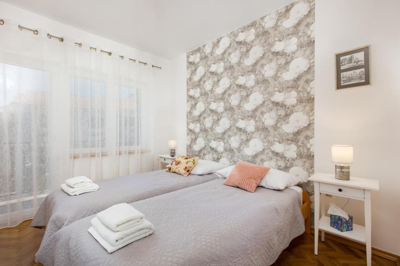 And Charming Apartment In Vantacici Malinska Exteriör bild